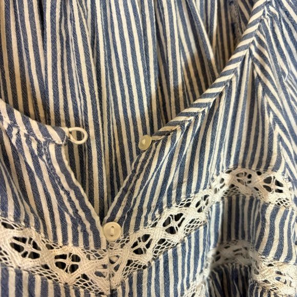 Old Navy Chambray Blue White Striped Button Down Lace Peasant Top Size XL - Picture 6 of 10